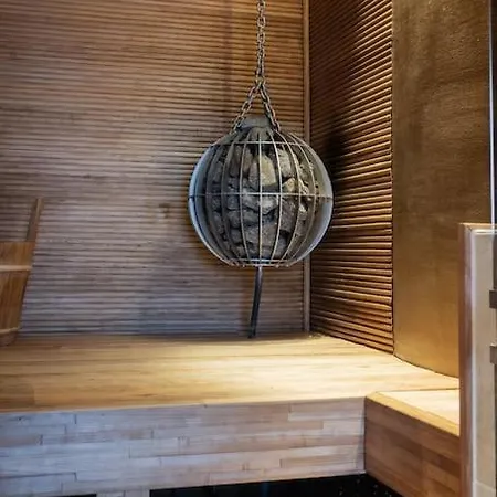Unique In With Sauna And Hot Tub *