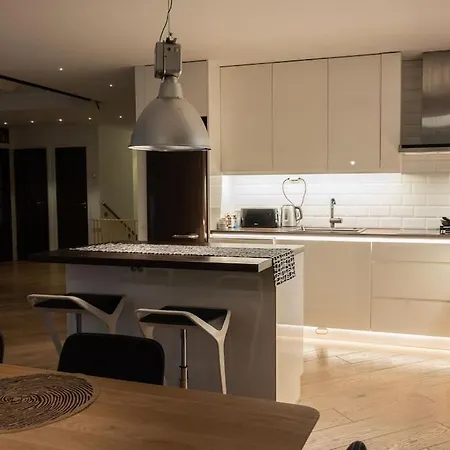 Unique In With Sauna And Hot Tub شقة *