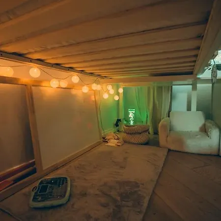 Unique In With Sauna And Hot Tub هلسنكي